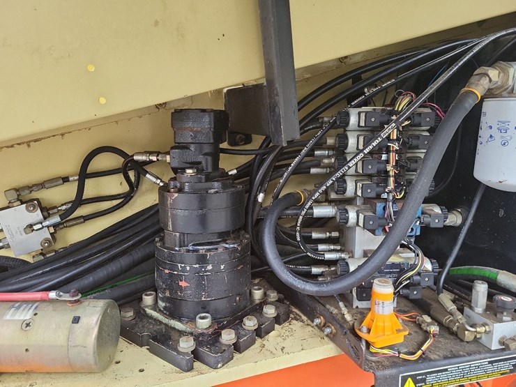 2000-jlg-600s-image-40