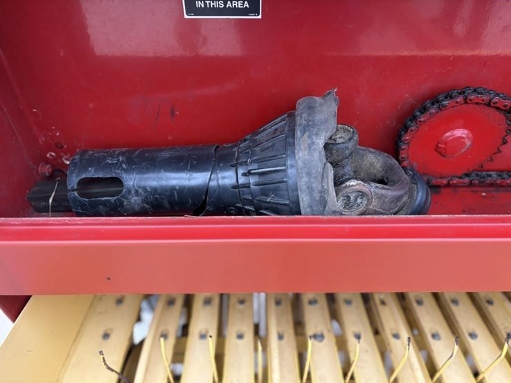 new-holland-570-image-12