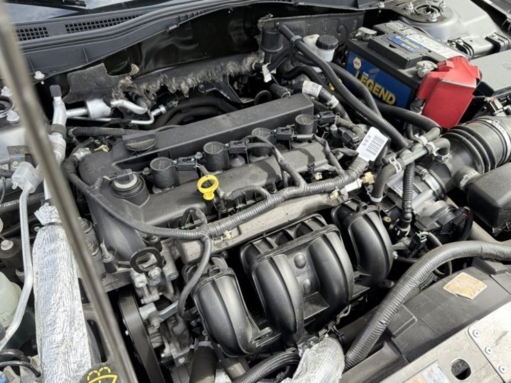 2010-ford-fusion-se-sedan-image-12