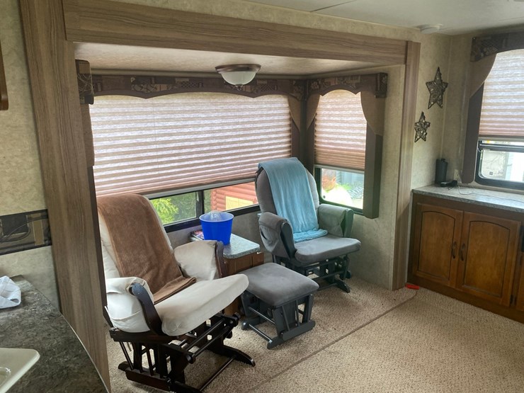 2012-keystone-springdale-rv-image-33
