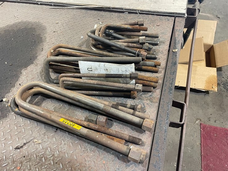 #40245-•-lot-of-u-bolts-image-2
