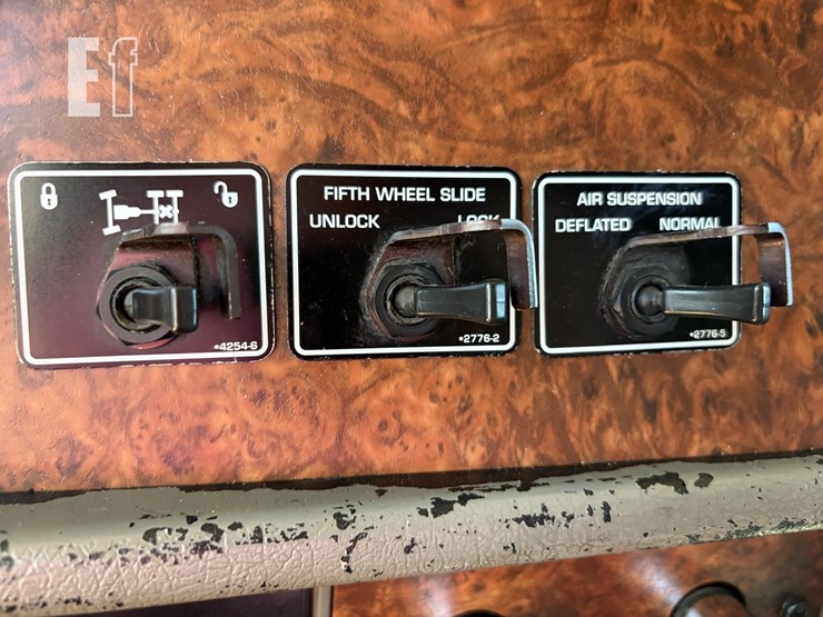 2005-kenworth-w900-image-38