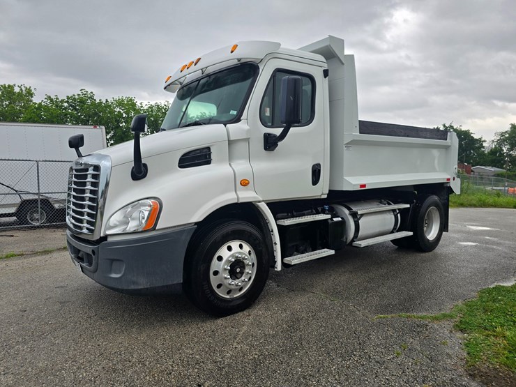 2015-freightliner-cascadia-113-image-4