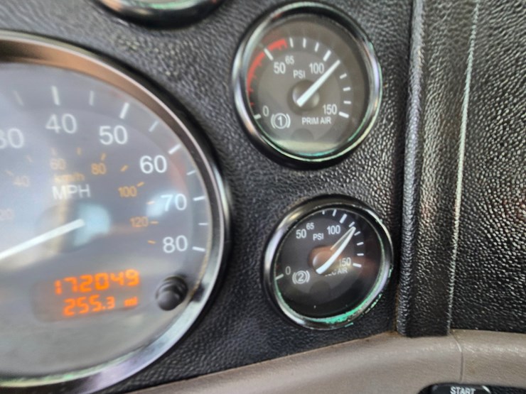 2014-peterbilt-365-image-87