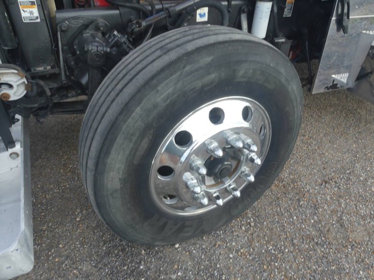 2005-peterbilt-379-image-14