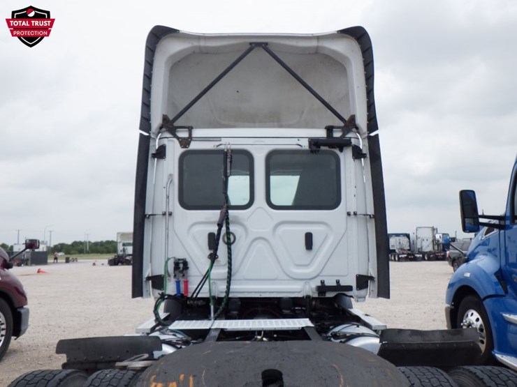 2019-freightliner-cascadia-116-image-9