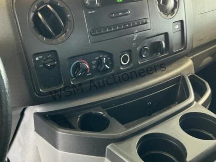 2012-ford-cargo-image-21