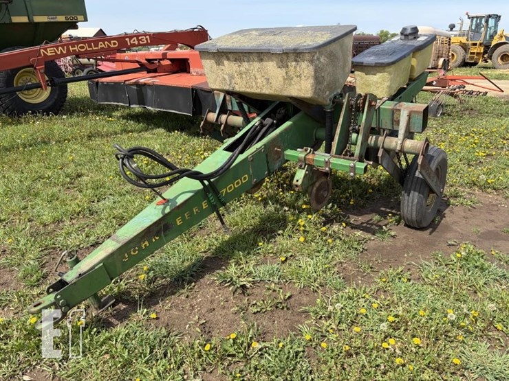 john-deere-7000-image-1