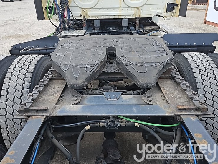 2019-freightliner-cascadia-125-image-17