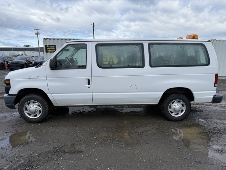 2013-ford-e350-image-7