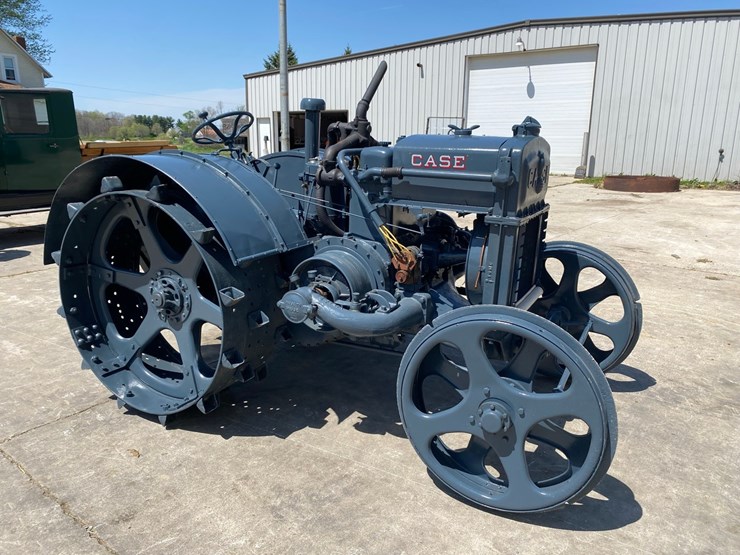 1926-case-12-20-cross-engine-gasoline-tractor-image-1