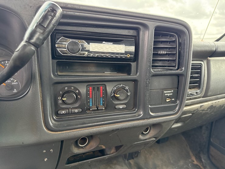 2004-chevrolet-silverado-3500-image-47