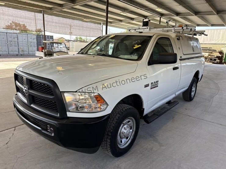 2017-dodge-2500-image-4