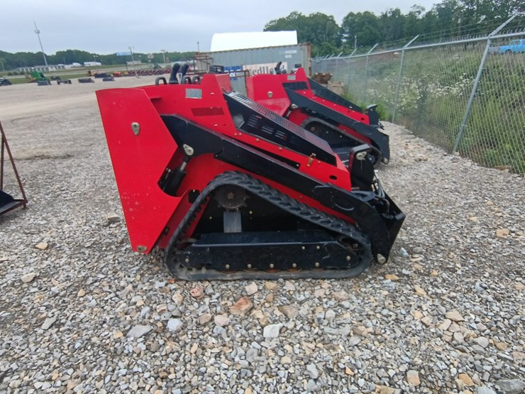 #24717-•-2025-scl-850-mini-skid-steer-image-1