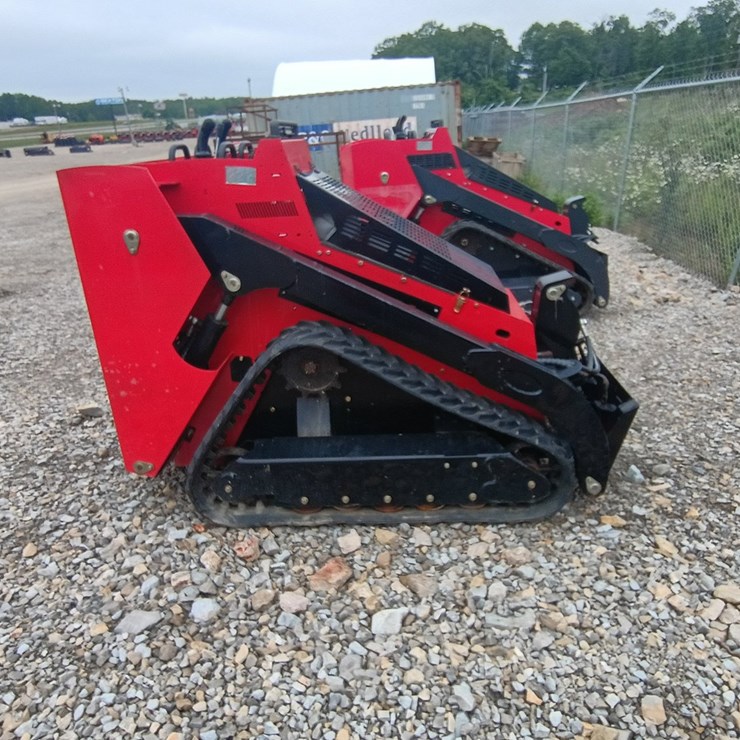 #24717 • 2025 SCL 850 Mini Skid Steer