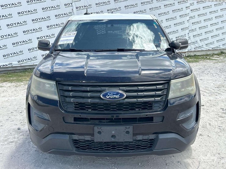 2016-ford-explorer-image-24