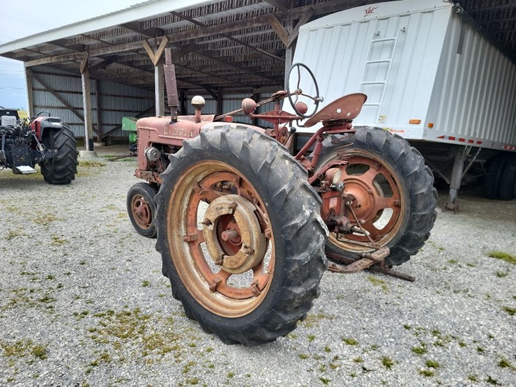 1946-farmall-h-tractor-image-3