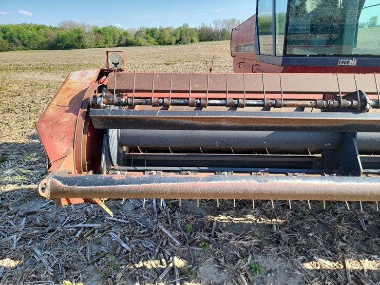 international-8840-swather-image-21