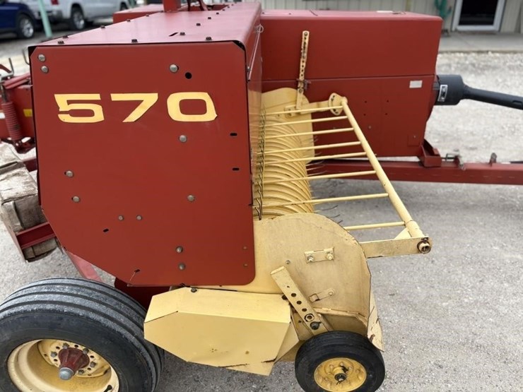 new-holland-570-image-9