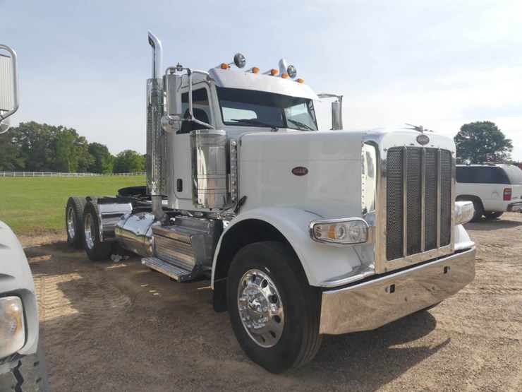 2018-peterbilt-389-image-2