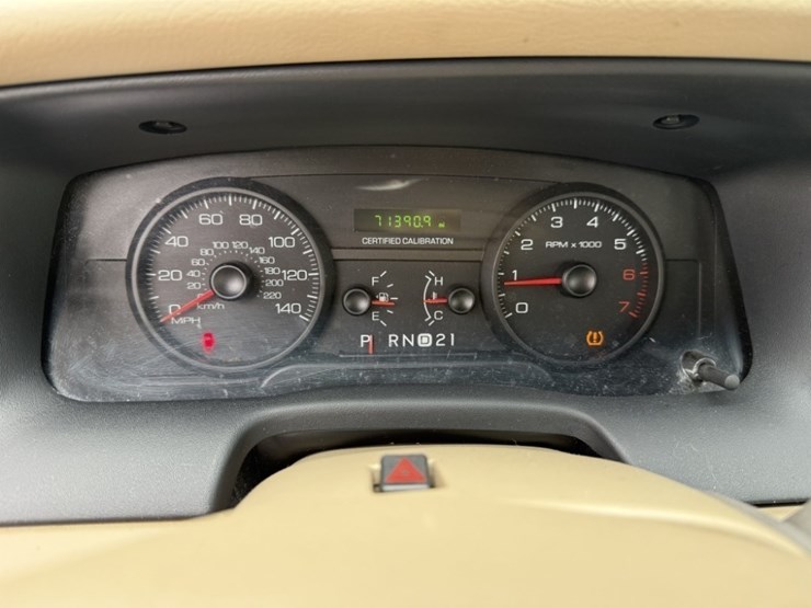 2008-ford-crown-victoria-sedan-image-30