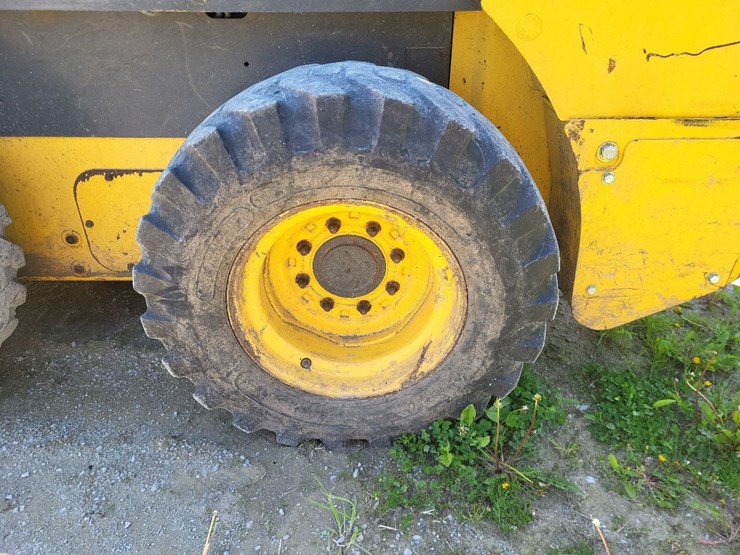 new-holland-l218-image-18