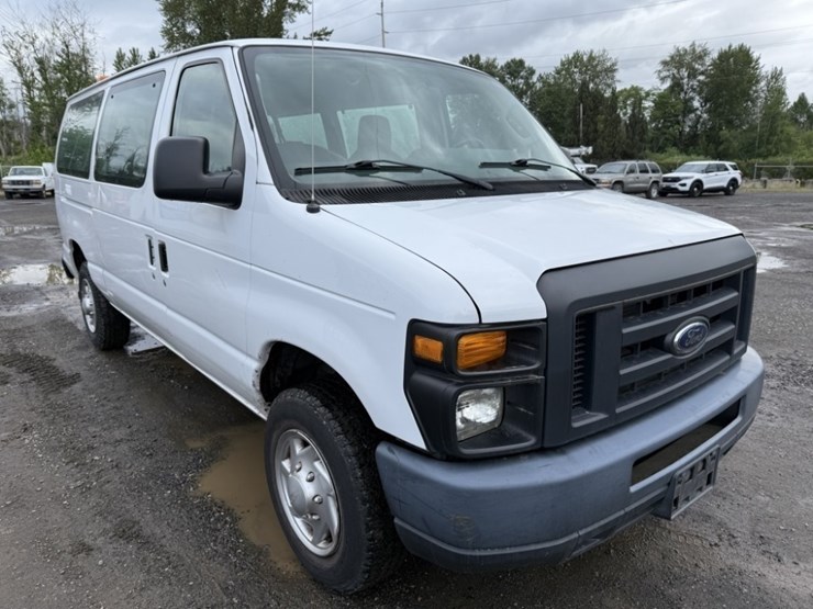 2013-ford-e350-image-2