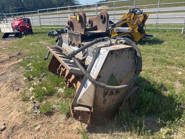 caterpillar-320-image-2