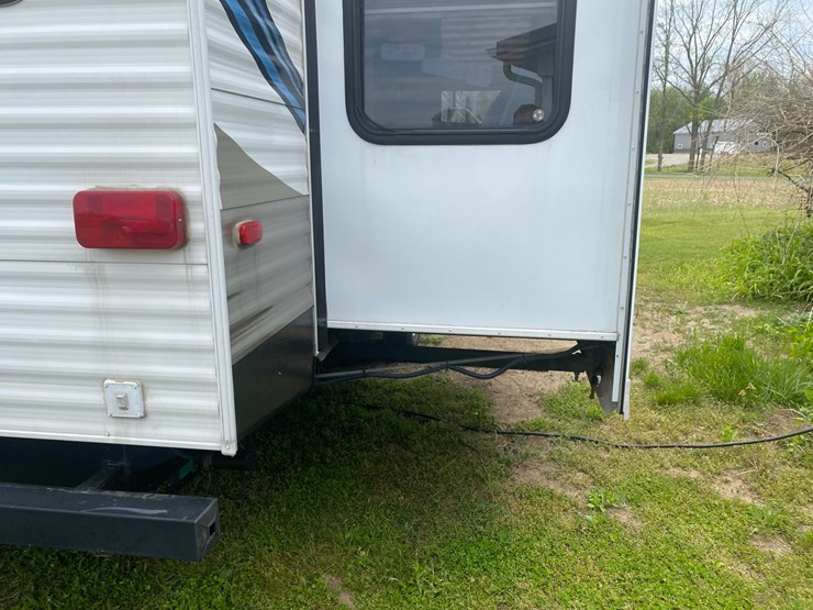 2012-keystone-springdale-rv-image-13