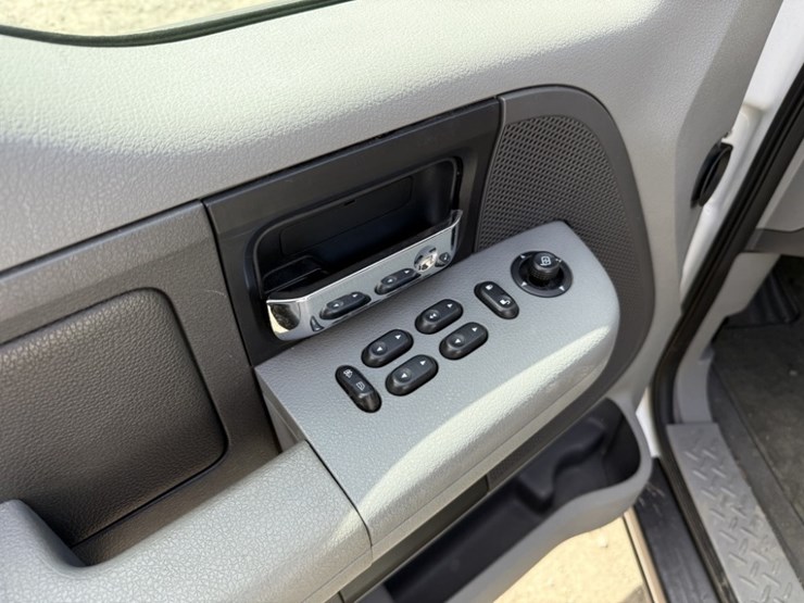 2004-ford-f150-image-27