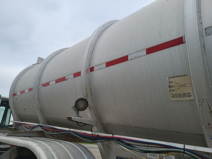 2012-brenner-8820-gallon-aluminum-tandem-axle-semi-tanker-trailer-image-39