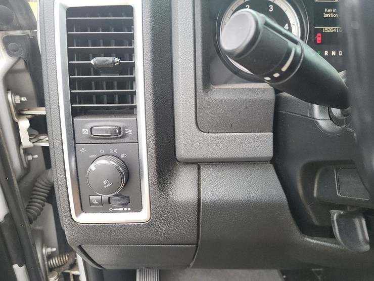 2014-dodge-1500-image-16