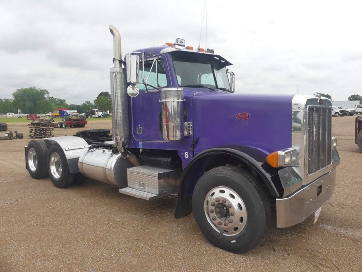 2000-peterbilt-379-image-2