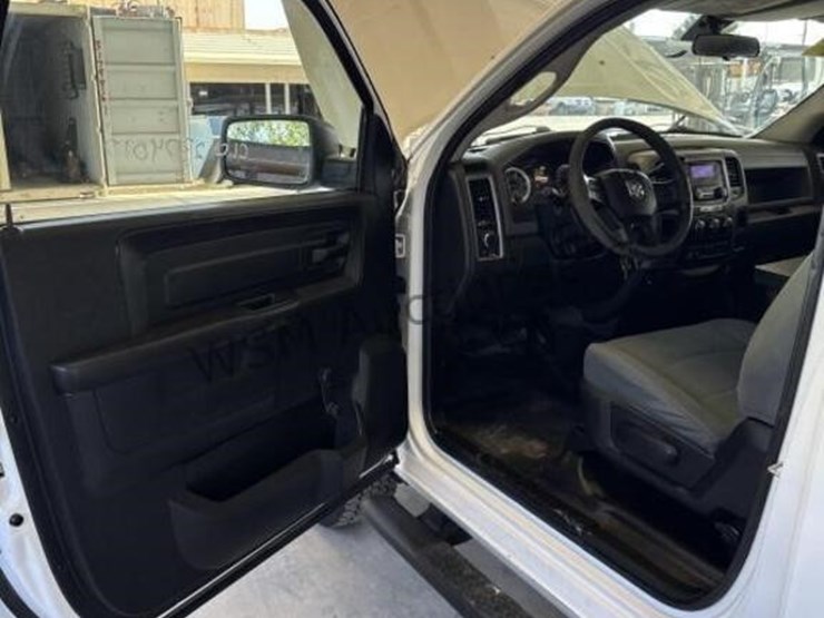 2017-dodge-2500-image-24