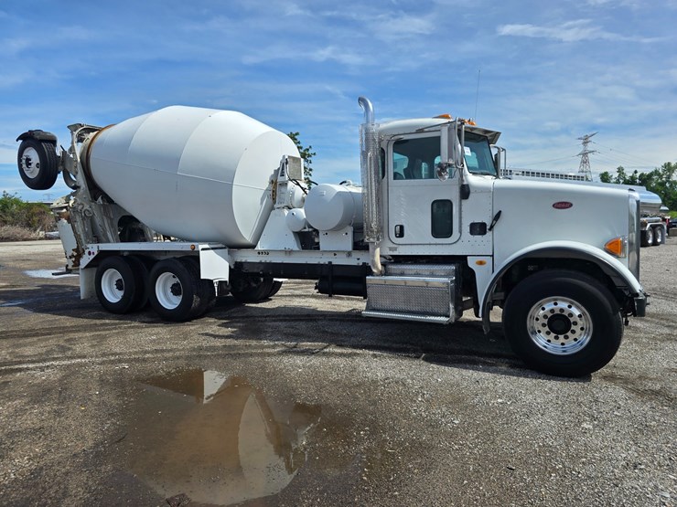 2014-peterbilt-365-image-39