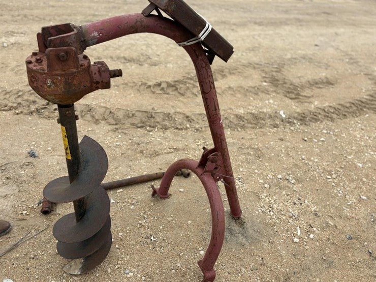 l3---rhino-post-hole-digger-image-1
