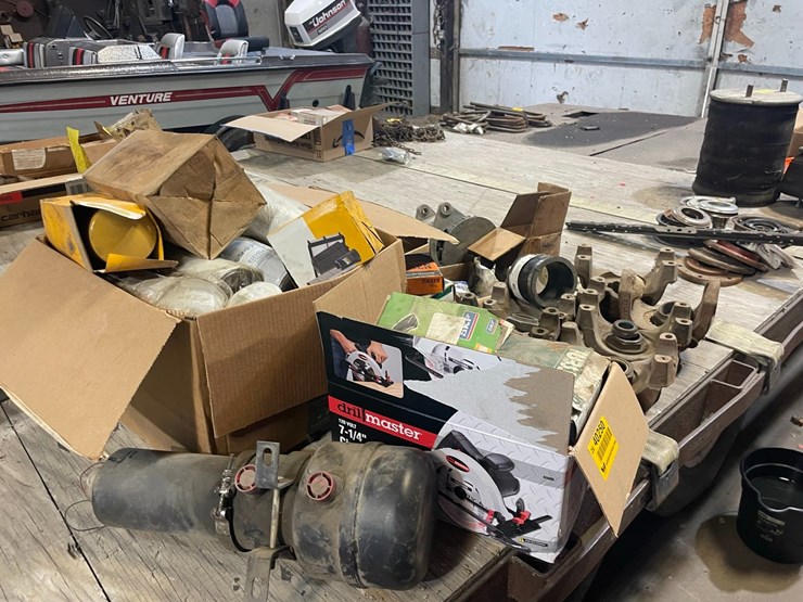 #40250-•-lot-of-misc-parts-image-1