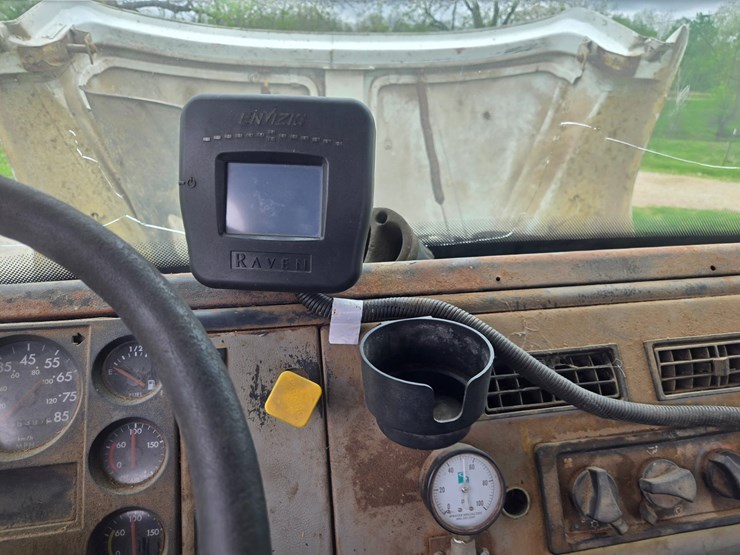 1999-freightliner-fl70-image-54
