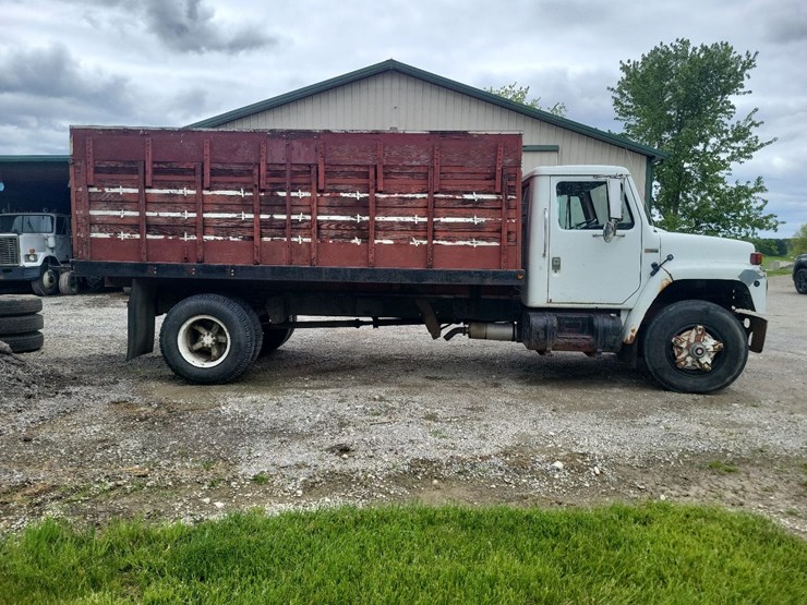 1982-international-1754-single-axle-grain-truck-image-6