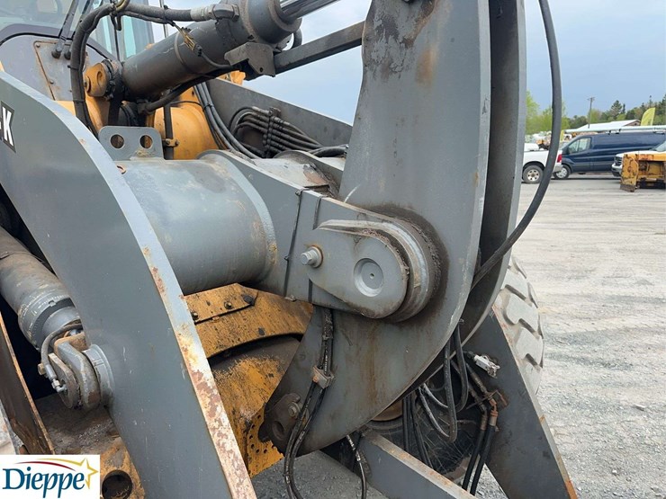 2011-deere-544k-image-16