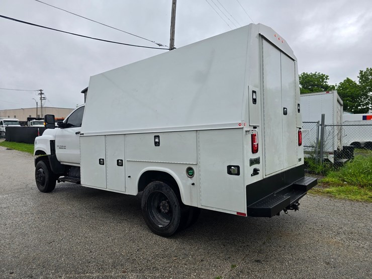 2021-chevrolet-silverado-6500hd-image-10
