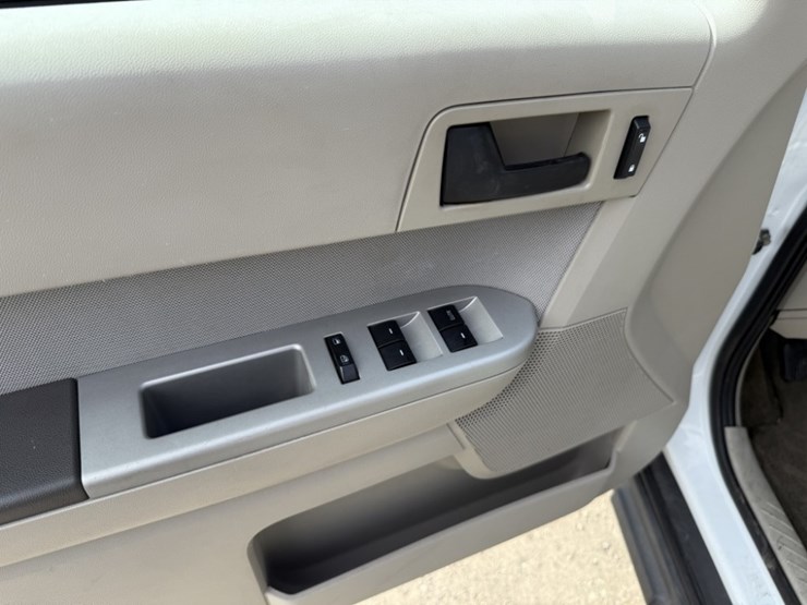 2012-ford-escape-hybrid-image-23
