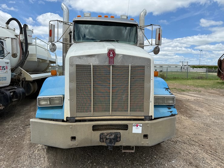 2011-kenworth-t800-image-2