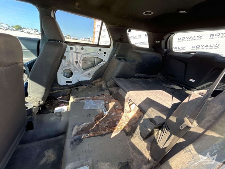 2017-ford-explorer-image-22