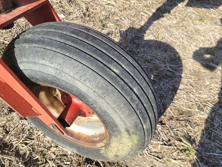 international-8840-swather-image-34