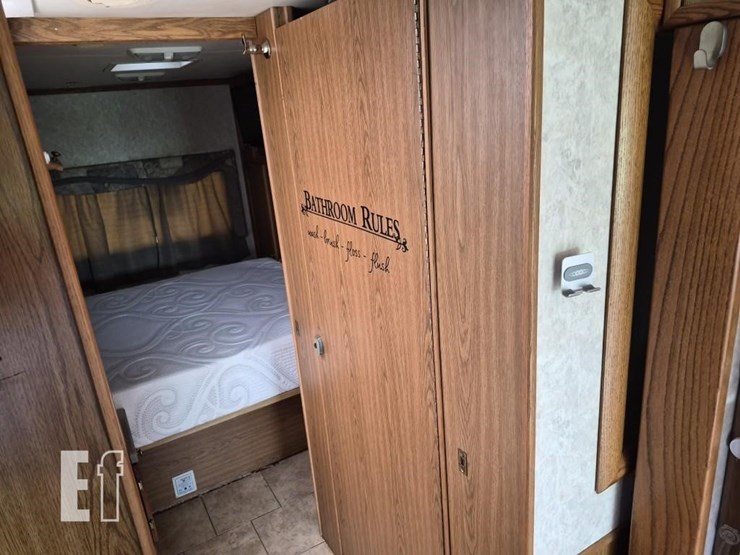 2004-lamar-motor-home-10242-image-18