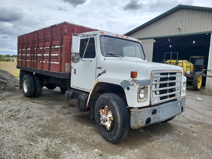 1982-international-1754-single-axle-grain-truck-image-7