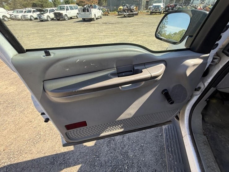 2002-ford-f250-xl-image-25
