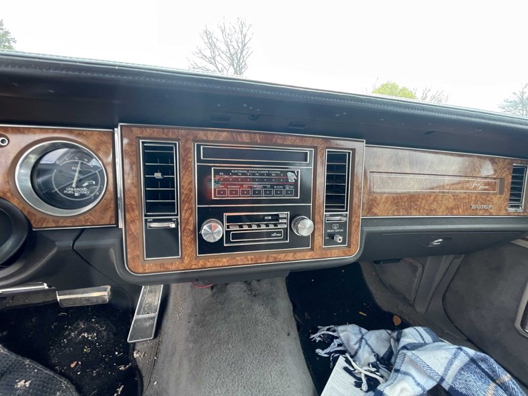 #140-•-1983-buick-park-avenue-(title-in-delay)-(kaukauna,-wi)-image-49