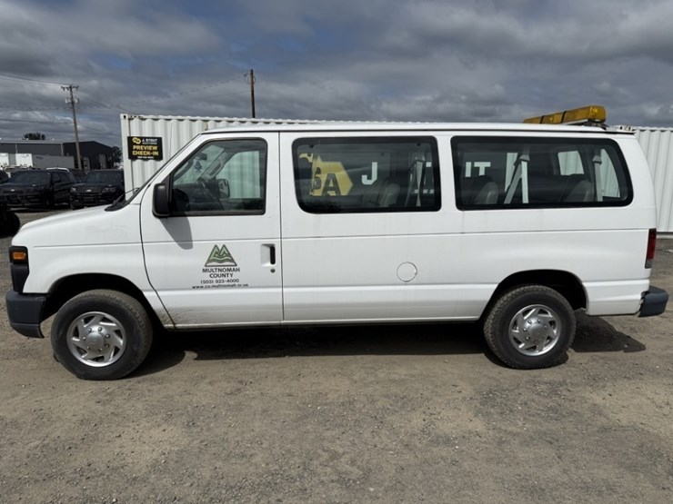 2010-ford-e350-image-7